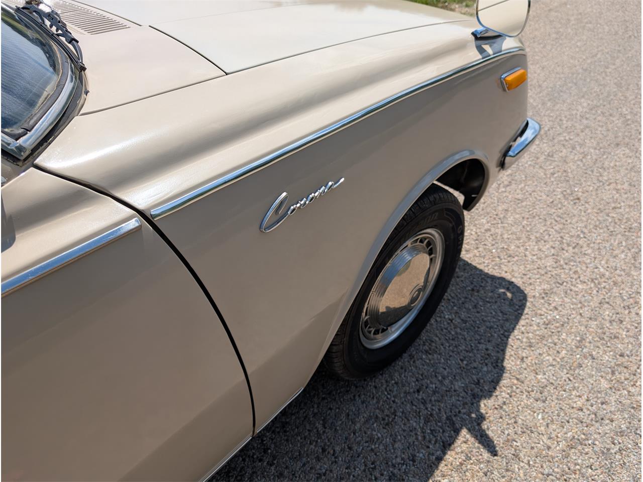 Toyota-Corona-1968-Pluto-Beige-Gold-62