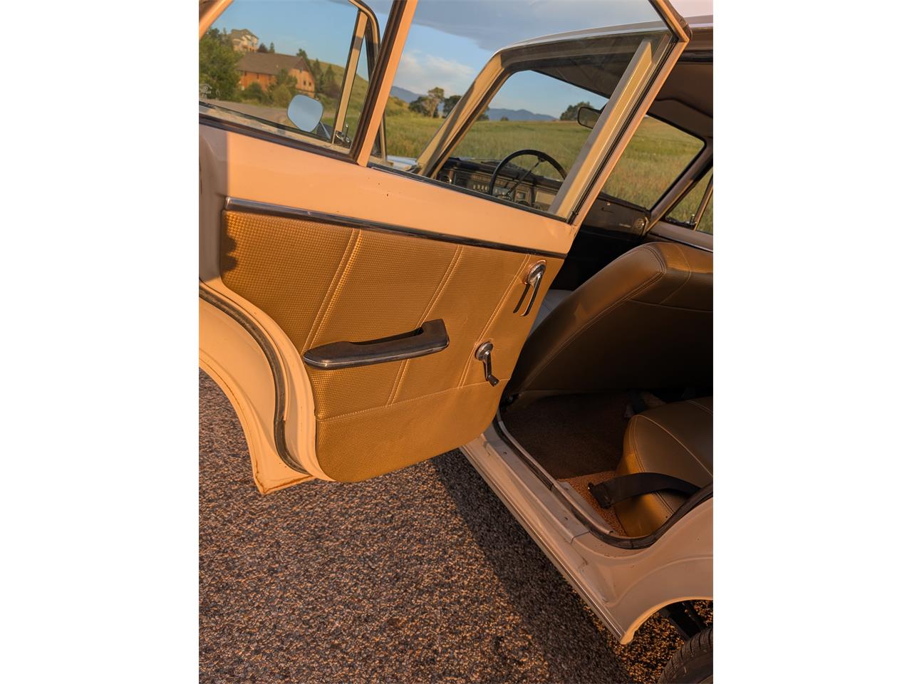 Toyota-Corona-1968-Pluto-Beige-Gold-67