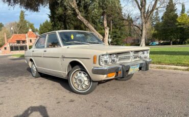 Toyota-Corona-1973-White-8