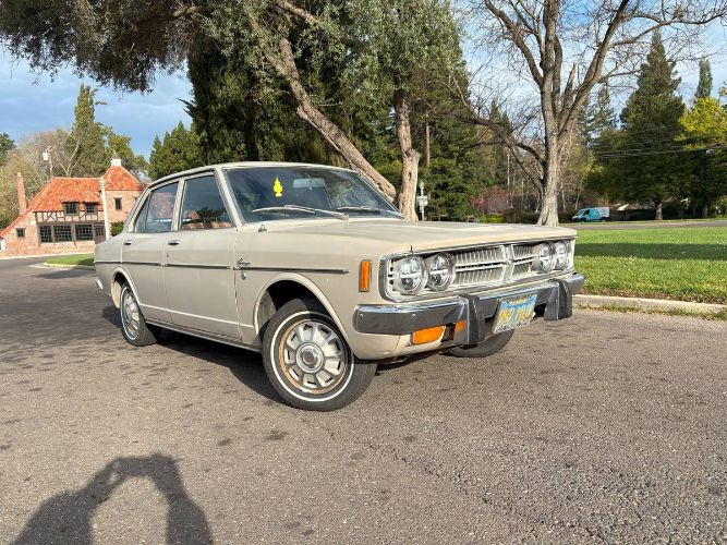 Toyota-Corona-1973-White-8