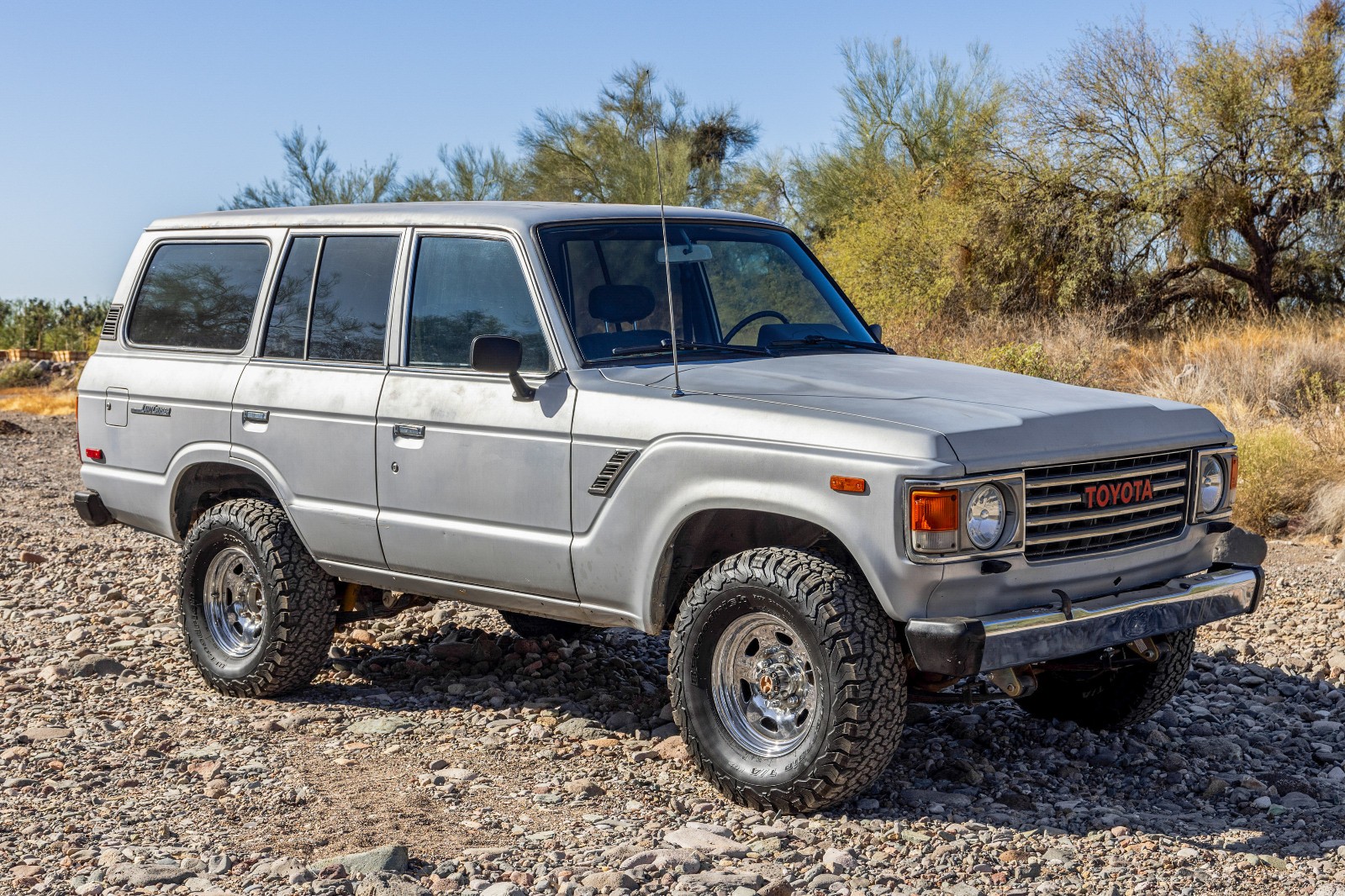 Toyota-FJ60-Land-Cruiser-1985-10
