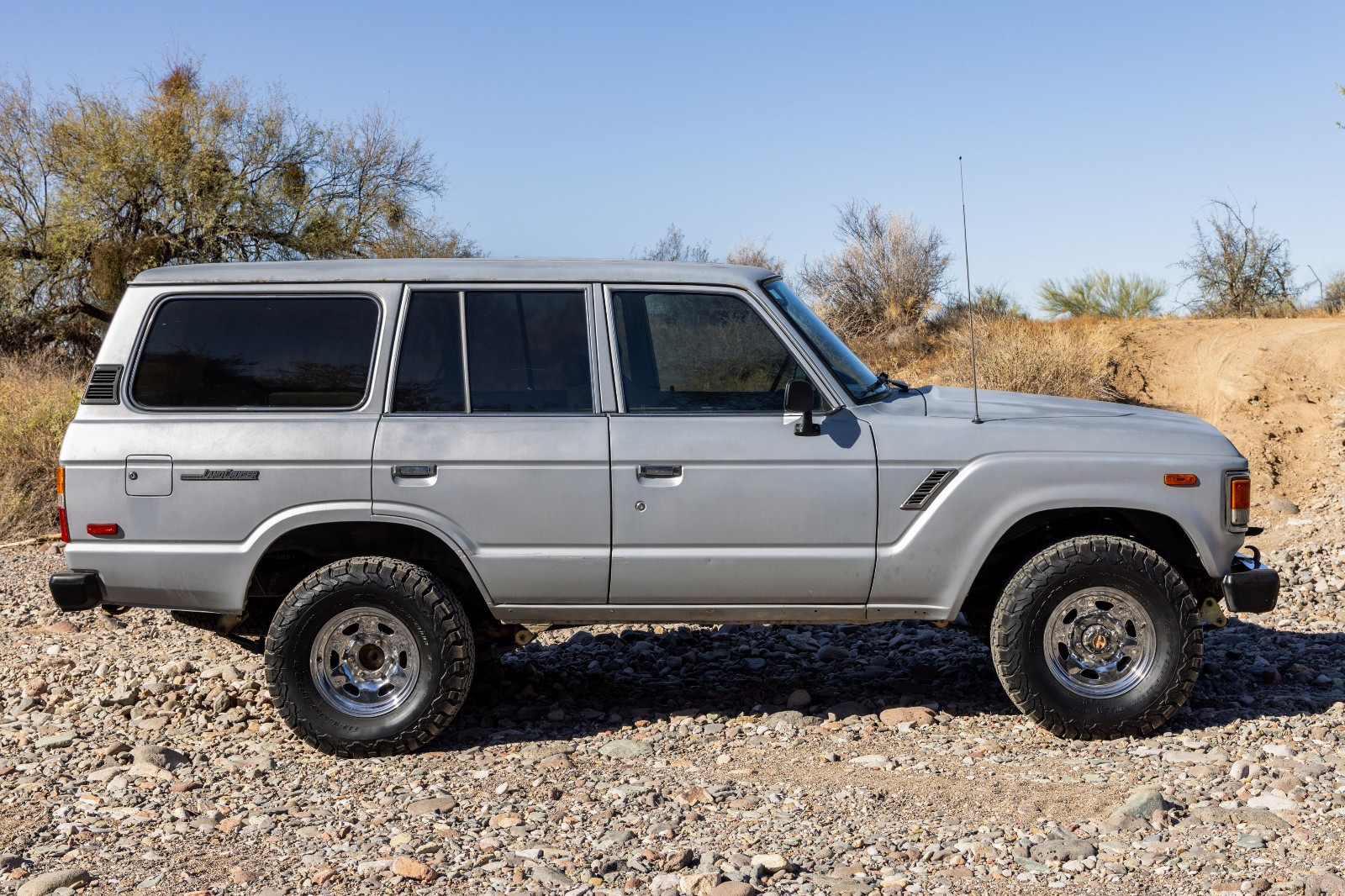 Toyota-FJ60-Land-Cruiser-1985-9
