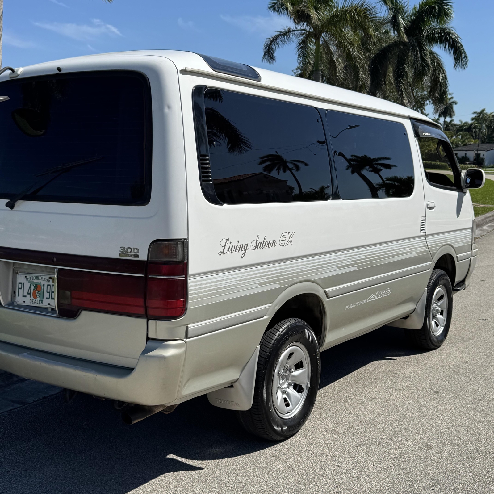 Toyota-HIACE-1995-Minivan-10