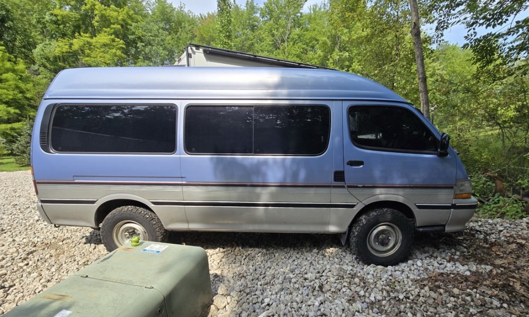 Toyota-Hiace-1993-17