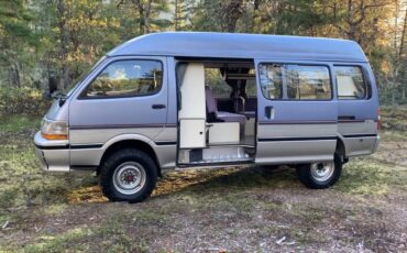 Toyota-Hiace-1993-4
