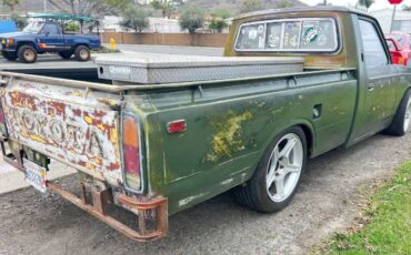 Toyota-Hilux-1975-Patina-10