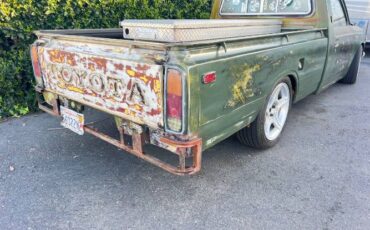 Toyota-Hilux-1975-Patina-2
