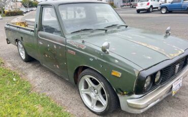 Toyota-Hilux-1975-Patina