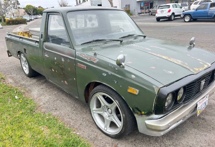 Toyota-Hilux-1975-Patina