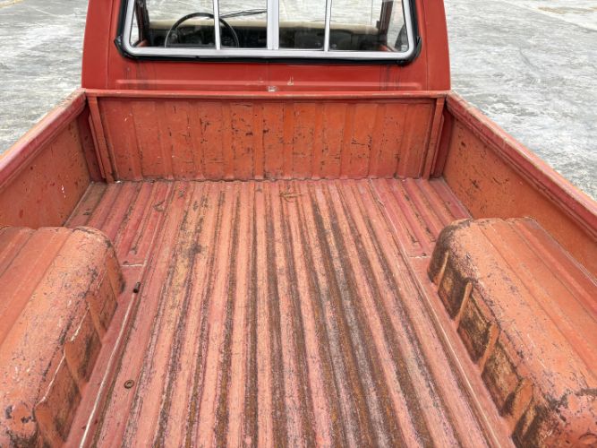 Toyota-Hilux-1975-Red-10