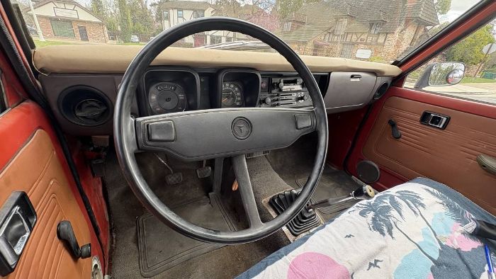 Toyota-Hilux-1975-Red-11