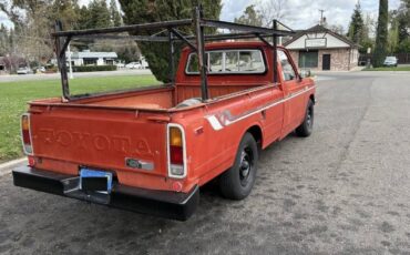 Toyota-Hilux-1975-Red-4
