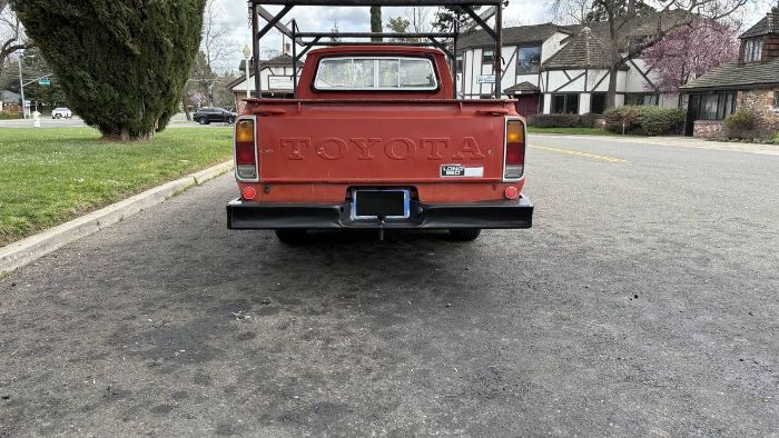 Toyota-Hilux-1975-Red-5