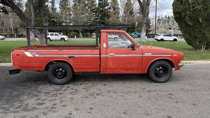 Toyota-Hilux-1975-Red-6
