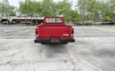 Toyota-Hilux-1975-Red-9