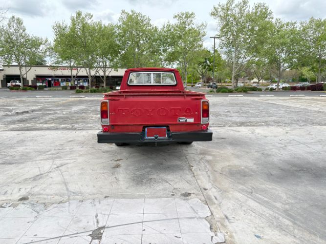 Toyota-Hilux-1975-Red-9