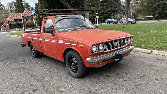 Toyota-Hilux-1975-Red