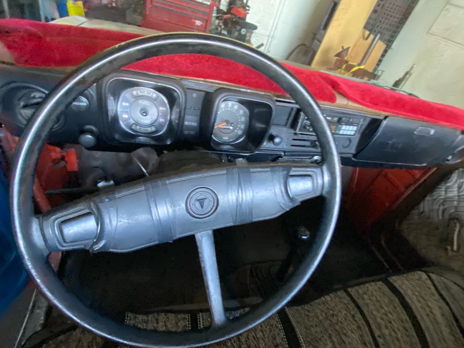 Toyota-Hilux-1976-9