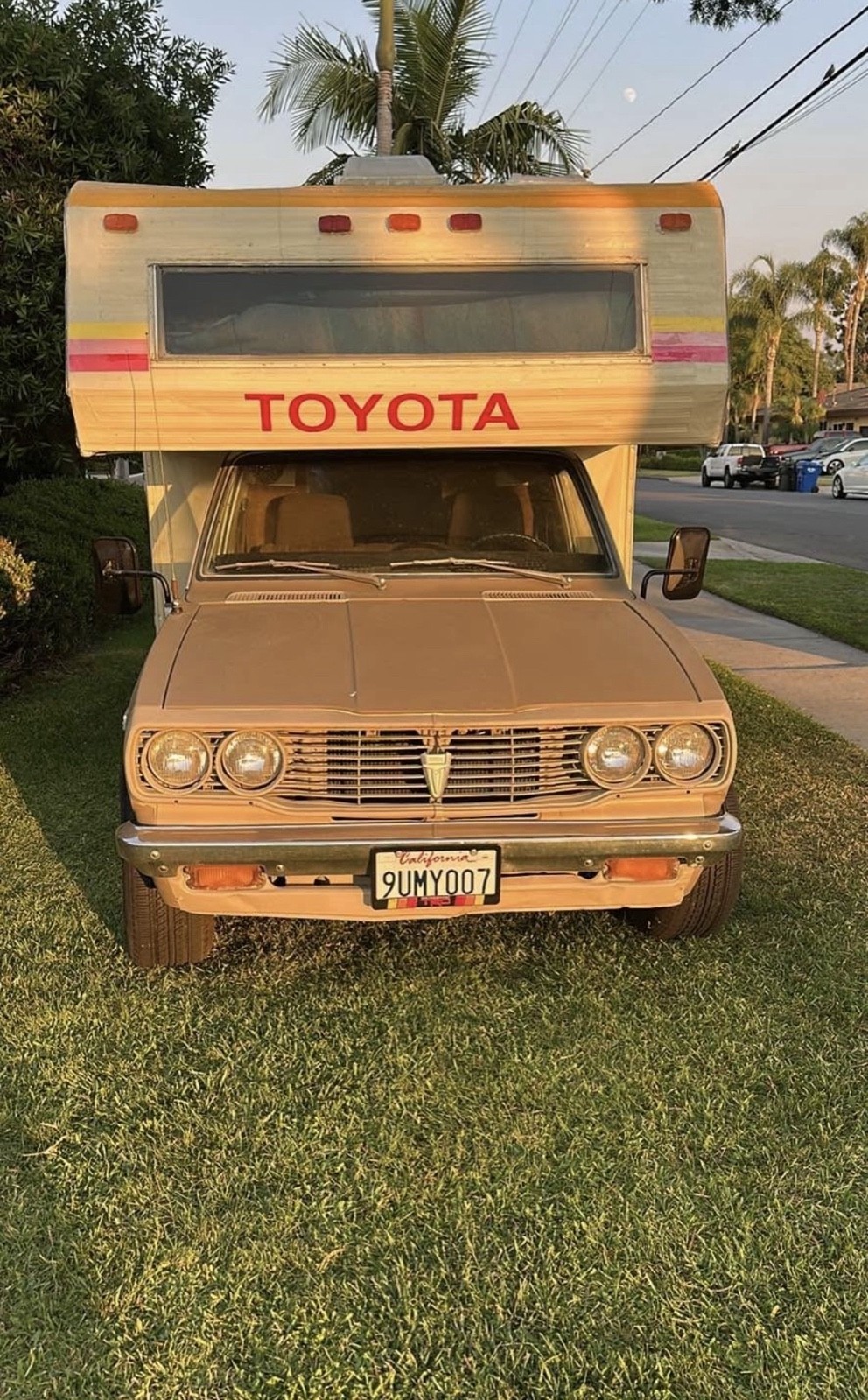 Toyota-Hilux-1979-SUV-10