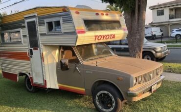 Toyota-Hilux-1979-SUV-11