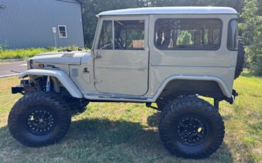 Toyota-Land-Cruiser-1973-SUV-32