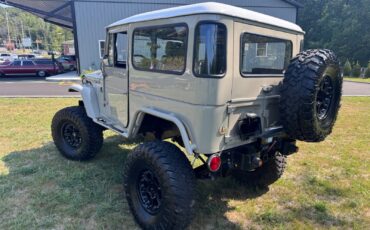 Toyota-Land-Cruiser-1973-SUV-33