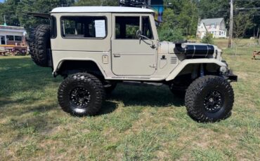 Toyota-Land-Cruiser-1973-SUV-38
