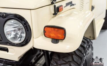 Toyota-Land-Cruiser-1974-Pickup-Truck-11