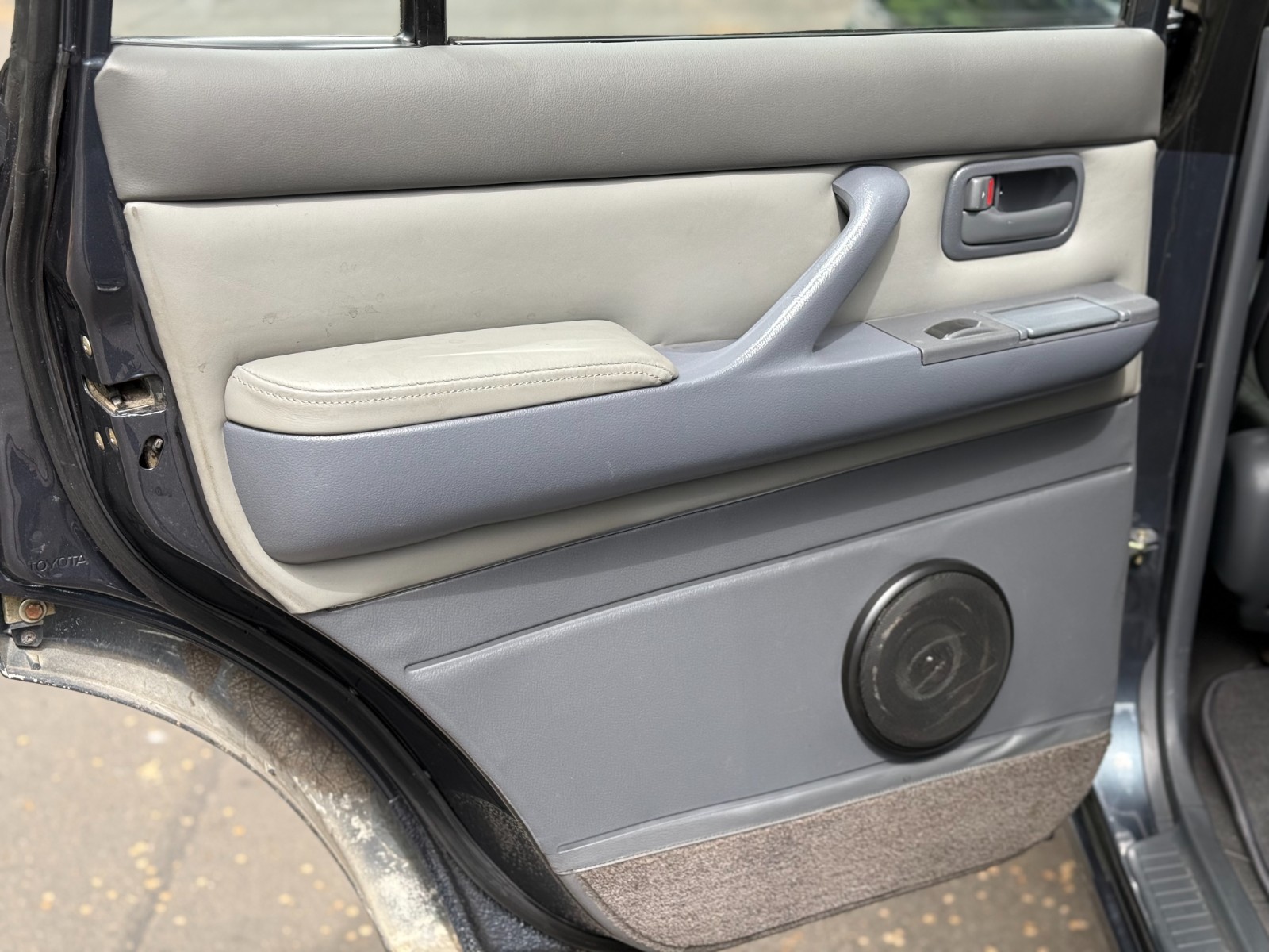 Toyota-Land-Cruiser-1992-13