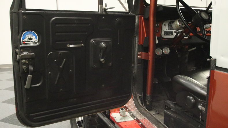 Toyota-Land-cruiser-1968-Copper-Metallic-Black-8