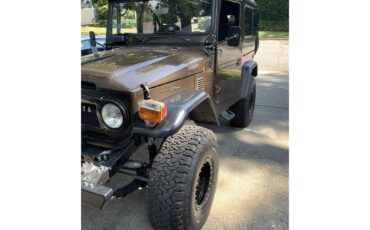 Toyota-Land-cruiser-1977-Custom-Buffalo-Brown-Black-14