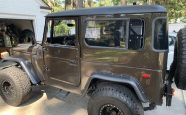 Toyota-Land-cruiser-1977-Custom-Buffalo-Brown-Black-15