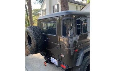 Toyota-Land-cruiser-1977-Custom-Buffalo-Brown-Black-9