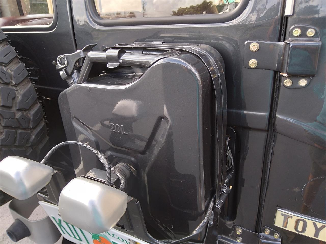 Toyota-Land-cruiser-1980-Dark-metallic-gray-Red-16