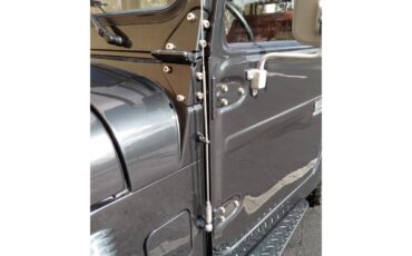 Toyota-Land-cruiser-1980-Dark-metallic-gray-Red-18
