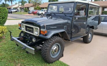 Toyota-Land-cruiser-1980-Dark-metallic-gray-Red-29