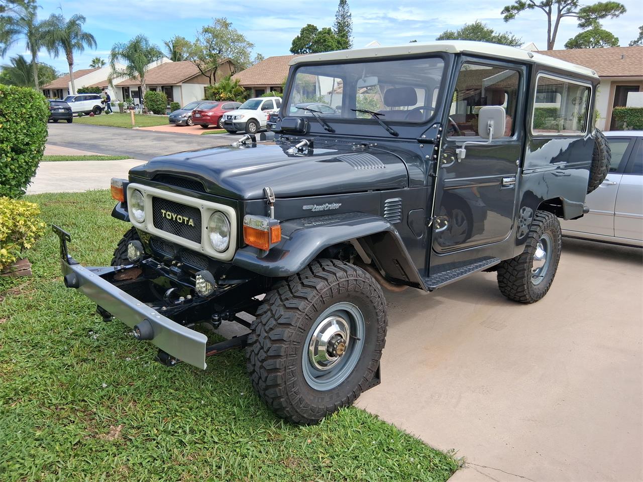 Toyota-Land-cruiser-1980-Dark-metallic-gray-Red-29