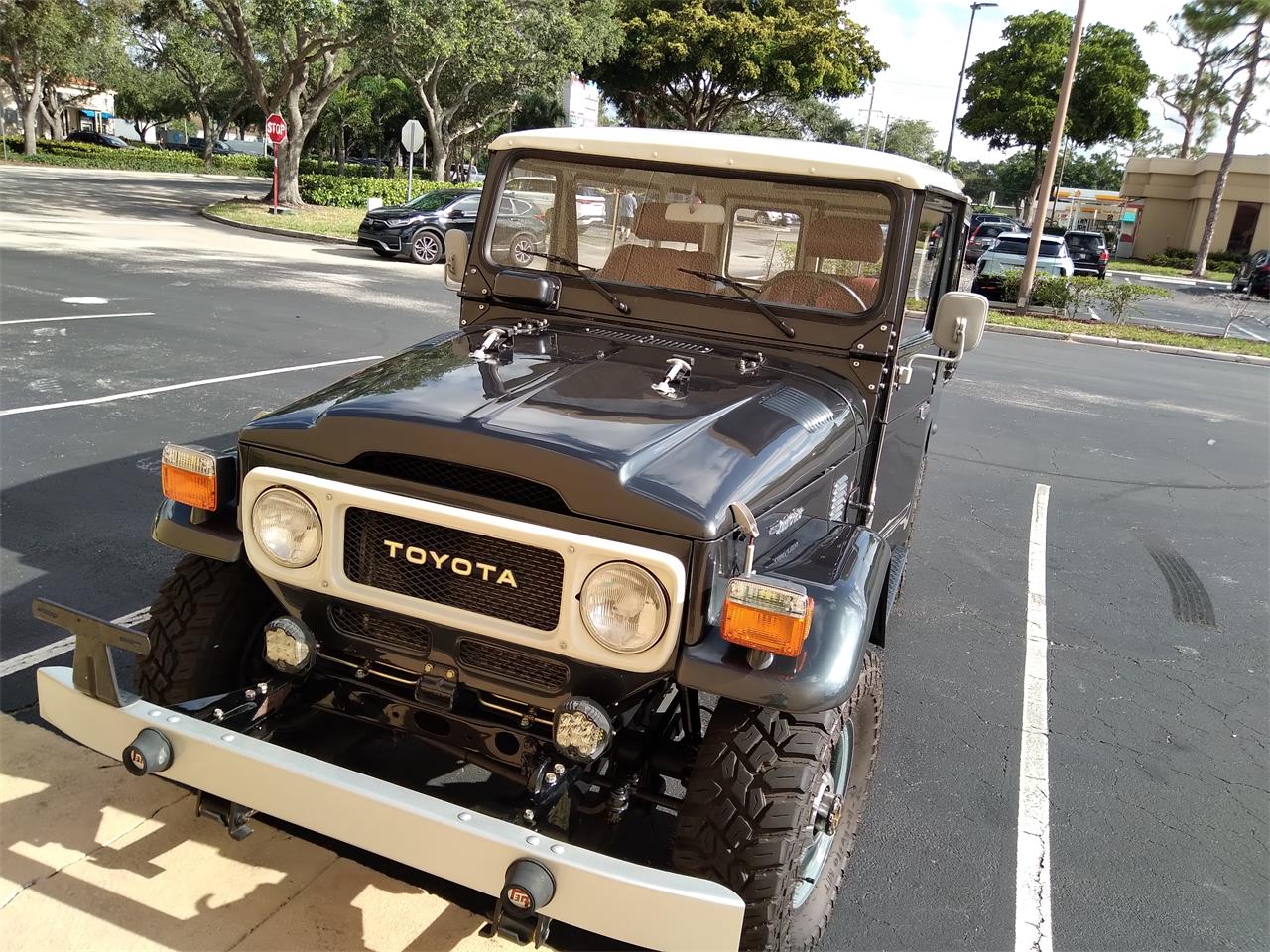Toyota-Land-cruiser-1980-Dark-metallic-gray-Red-30