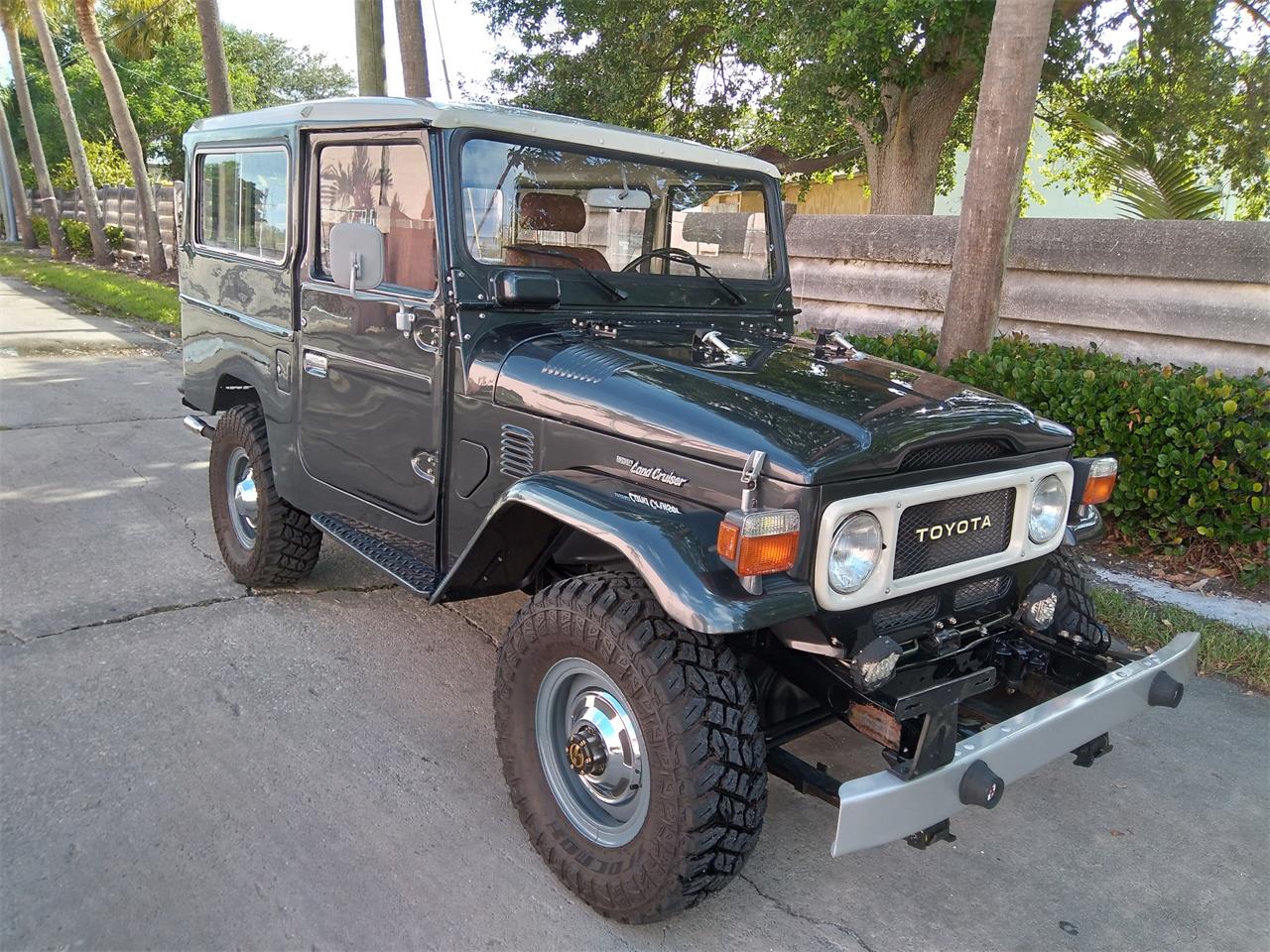 Toyota-Land-cruiser-1980-Dark-metallic-gray-Red-31