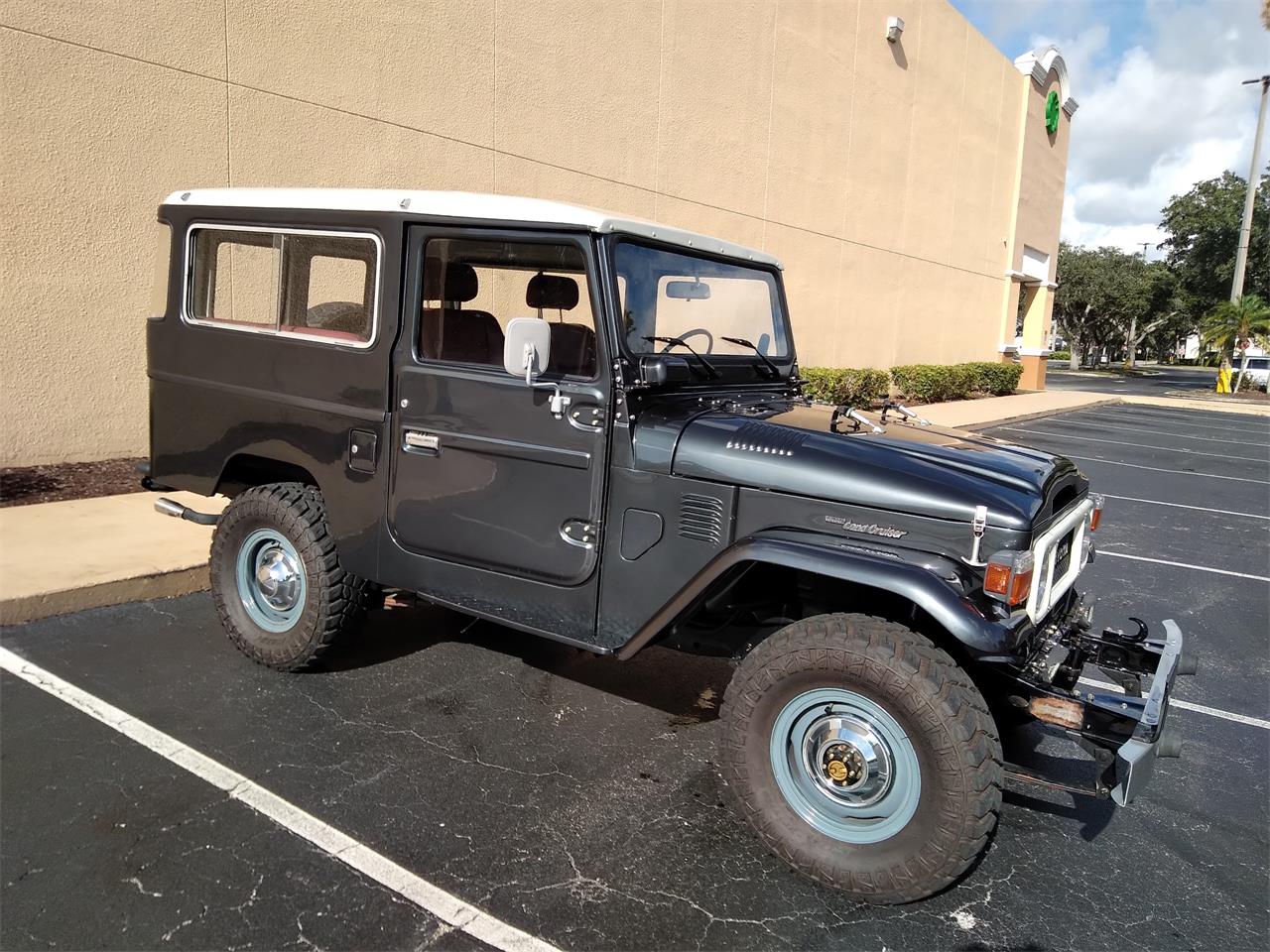 Toyota-Land-cruiser-1980-Dark-metallic-gray-Red-5