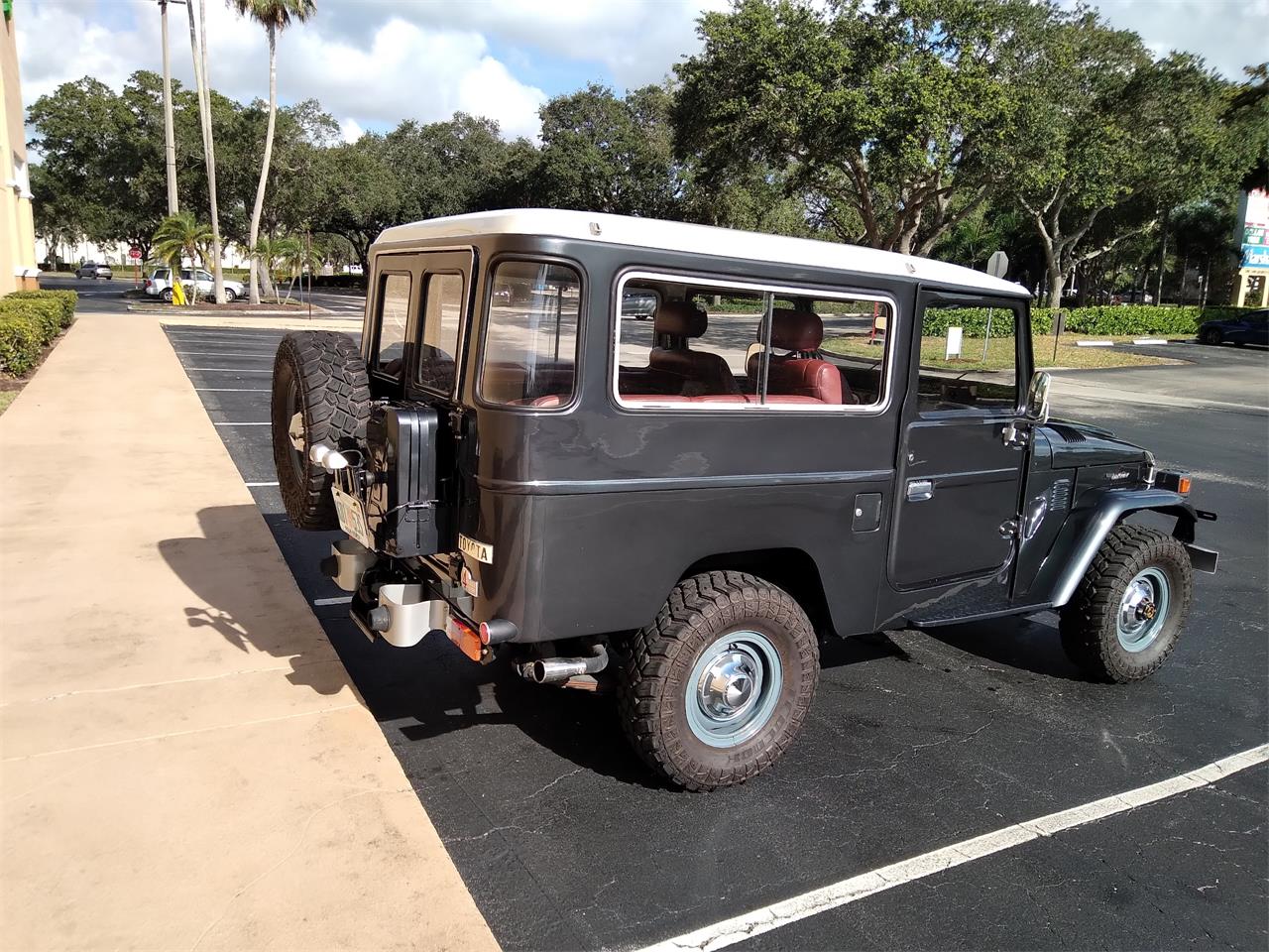 Toyota-Land-cruiser-1980-Dark-metallic-gray-Red-6
