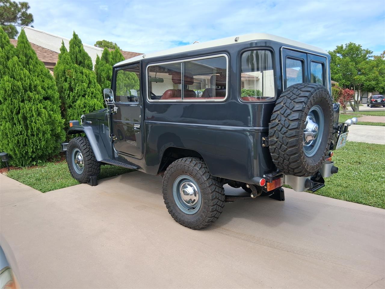 Toyota-Land-cruiser-1980-Dark-metallic-gray-Red-7