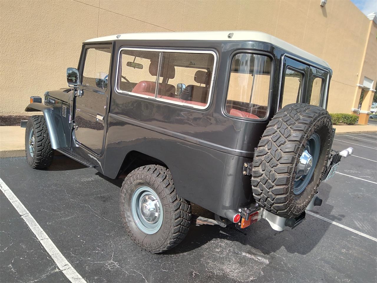 Toyota-Land-cruiser-1980-Dark-metallic-gray-Red-8