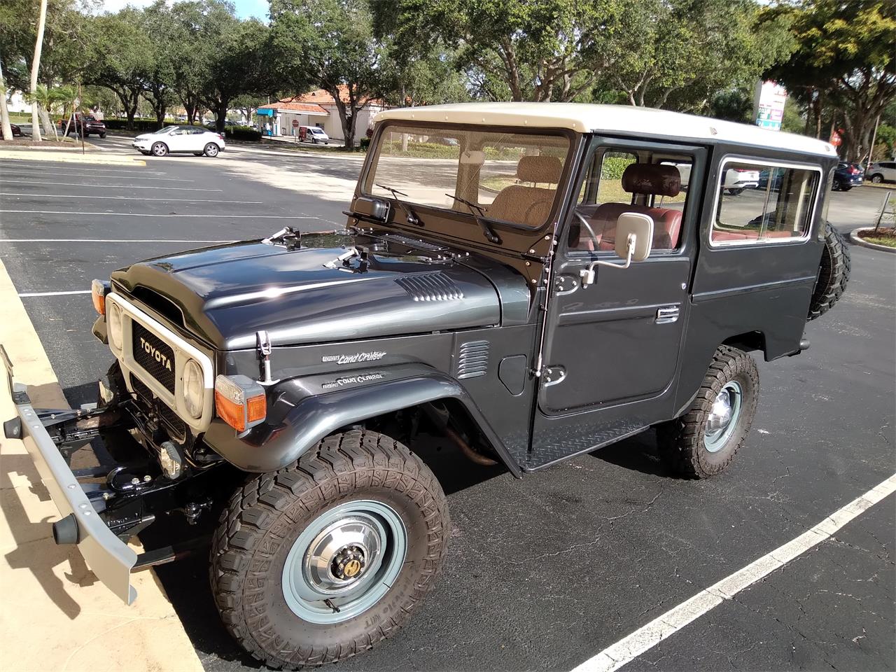 Toyota-Land-cruiser-1980-Dark-metallic-gray-Red-9