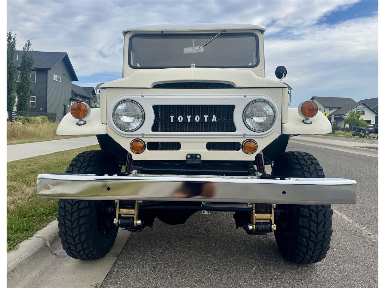 Toyota-Land-cruiser-fj40-1965-Cygnus-White-Camel-1