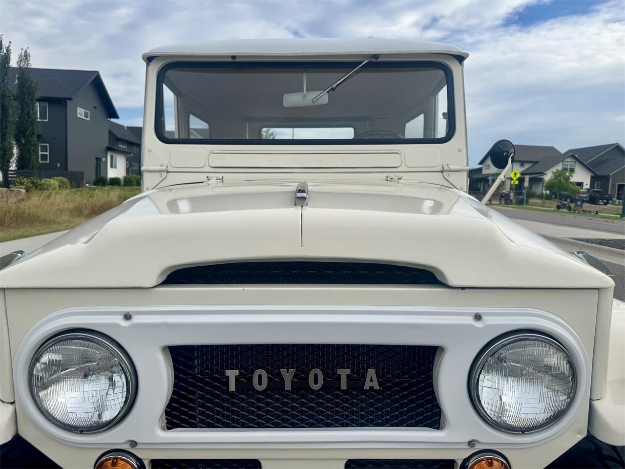 Toyota-Land-cruiser-fj40-1965-Cygnus-White-Camel-10