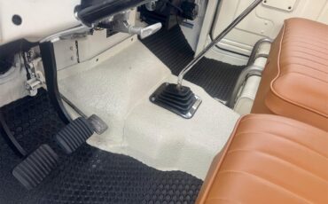 Toyota-Land-cruiser-fj40-1965-Cygnus-White-Camel-14