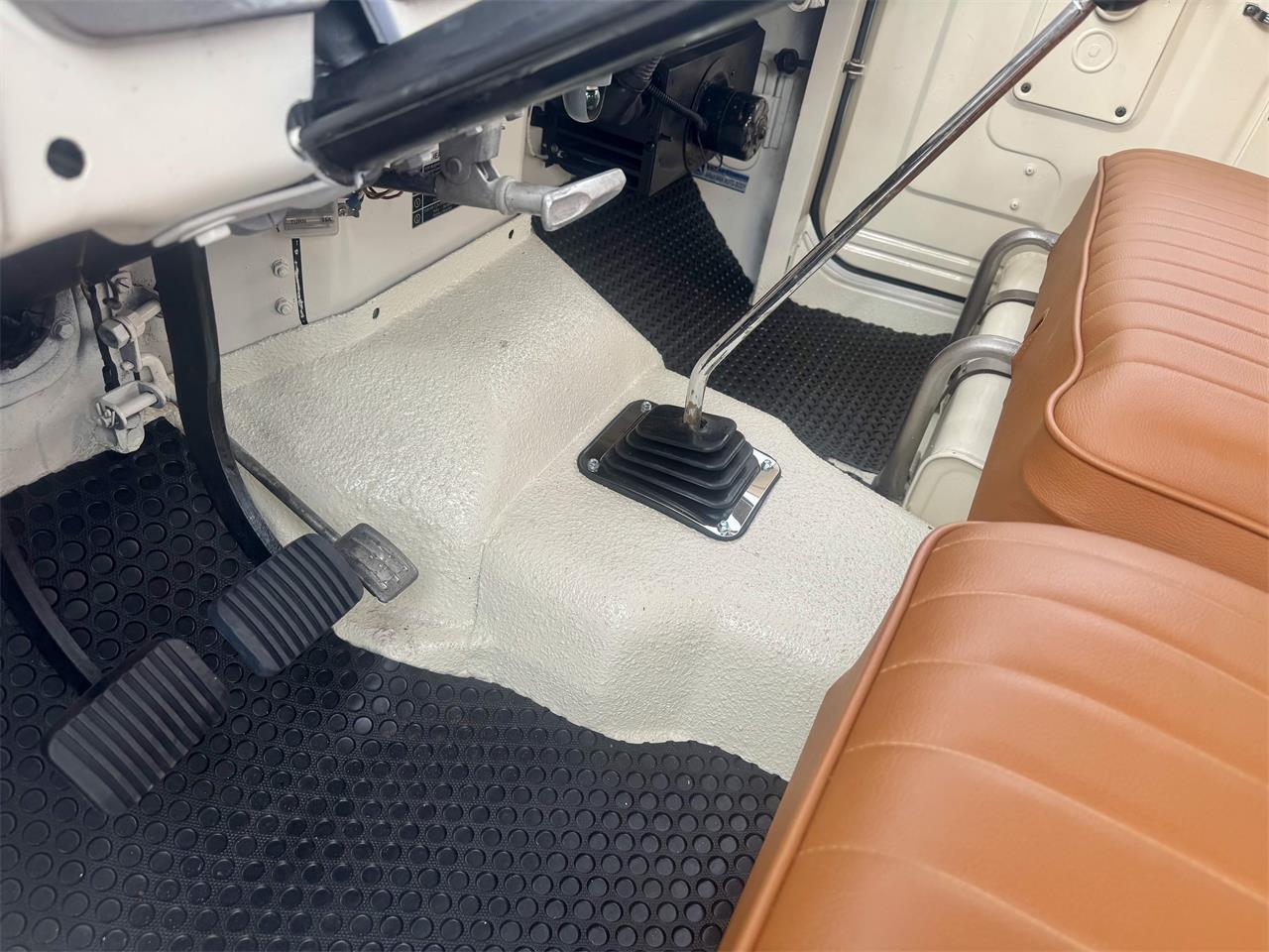 Toyota-Land-cruiser-fj40-1965-Cygnus-White-Camel-14