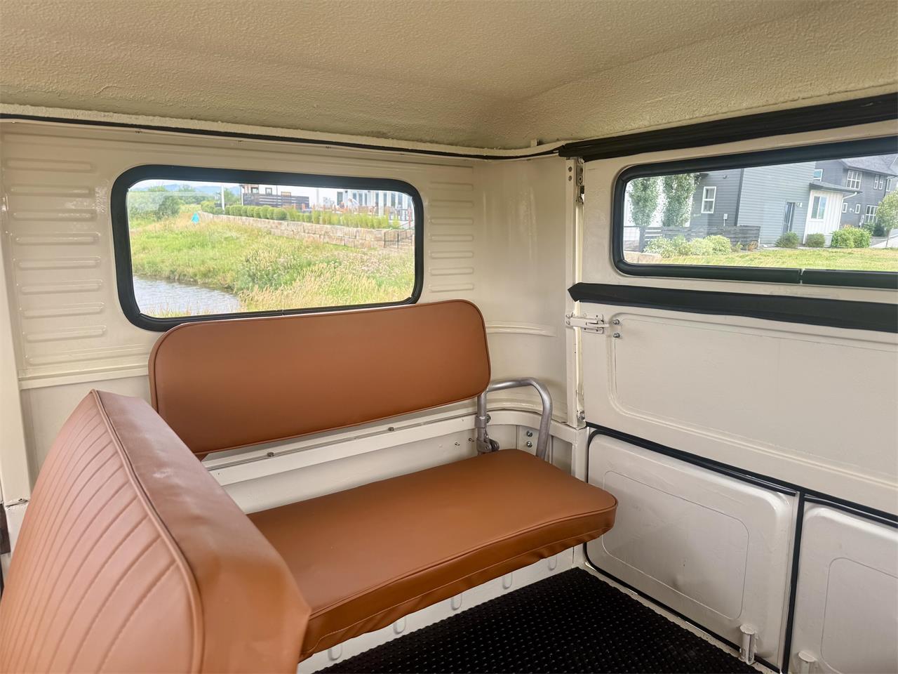Toyota-Land-cruiser-fj40-1965-Cygnus-White-Camel-17