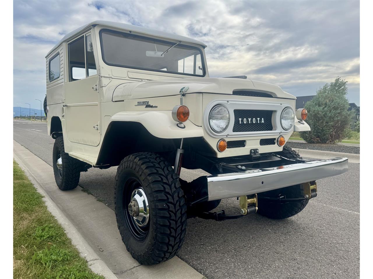 Toyota-Land-cruiser-fj40-1965-Cygnus-White-Camel-2